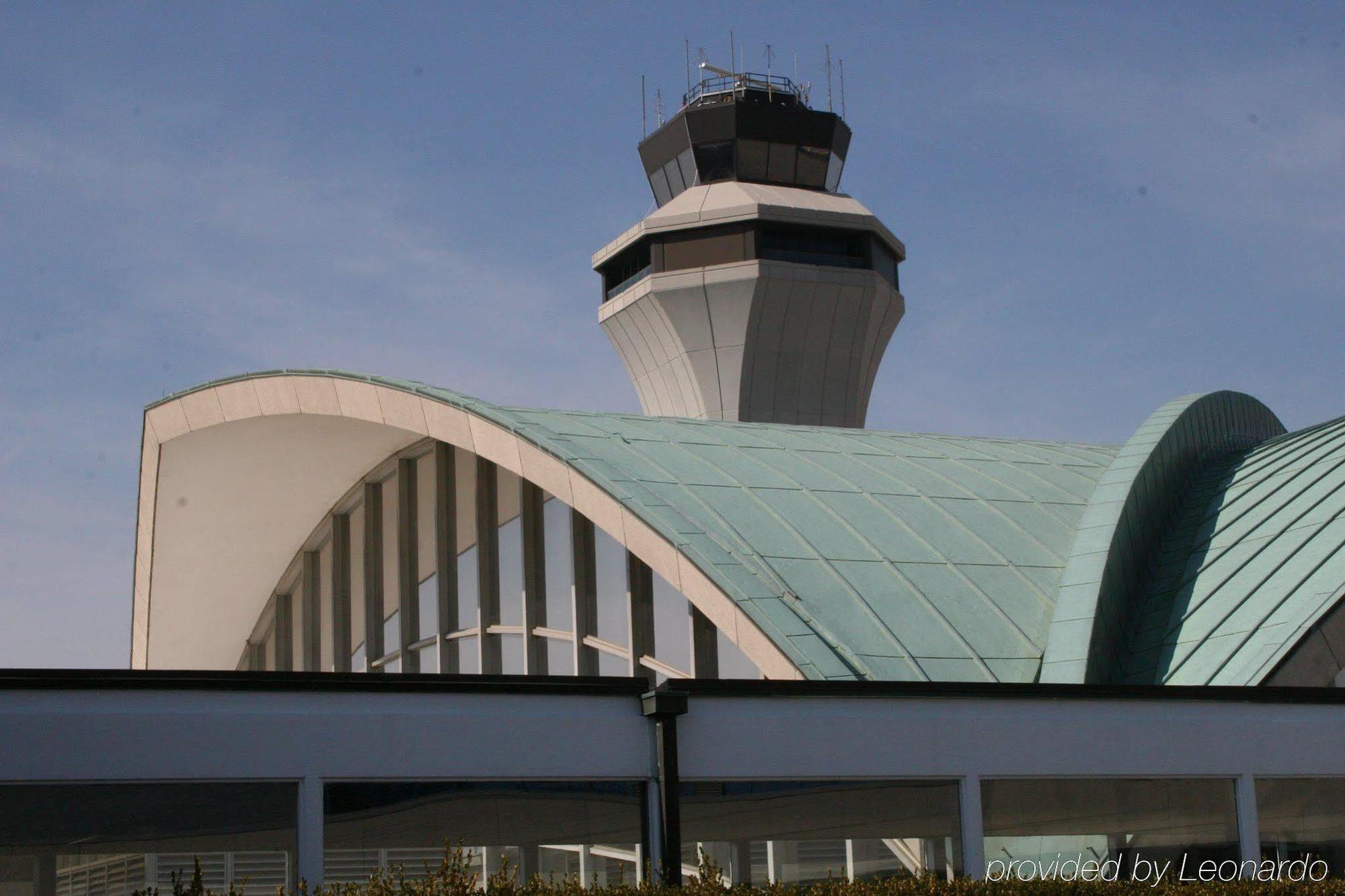 Berkeley Renaissance St. Louis Airport Hotel מראה חיצוני תמונה